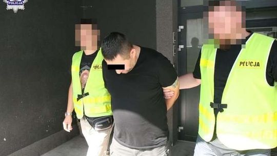 Jeden złapał za szyję, drugi bił po twarzy. Mężczyzna stracił przytomność