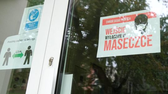 Jedna klasa pracuje zdalnie, a druga nie. Podejrzliwość wśród rodziców uczniów