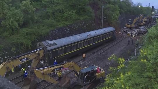 Jedna osoba nie żyje, prawie 130 zostało rannych w wyniku wykolejenia pociągu w Chinach