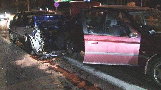 Jedna osoba trafiła do szpitala po zderzeniu aut w Białej Podlaskiej