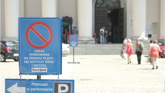 Jednak kara. Za postój przed lubelską katedrą