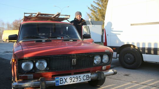 Jedni uciekają, inni wracają. Wszyscy przerażeni wojną na Ukrainie [zdjęcia]