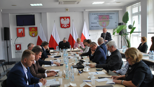 Jednogłośne absolutorium dla zarządu powiatu. Radni ocenili wykonanie budżetu za 2025 rok