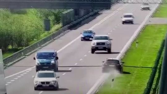 Jedziesz sobie ekspresową S17, a tu nagle taki zawodnik. Pędził tak kilka kilometrów