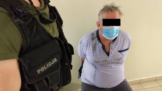 Jego partnerka spała w domu. Za to co zrobił grozi mu dożywocie