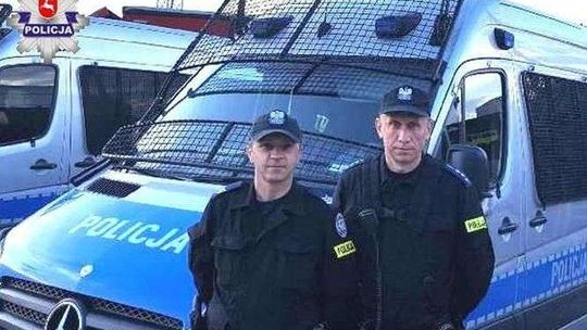 Jej syn połknął niebezpieczną substancję. Pilotowali ją w drodze do szpitala