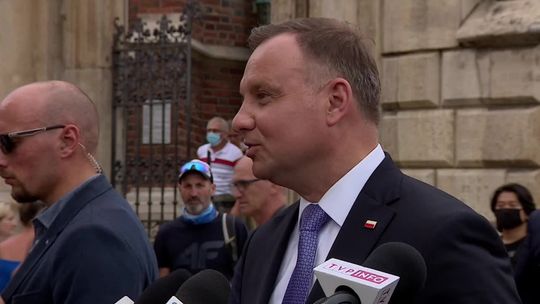 "Jeśli ktoś może, to zachęcam do noszenia maseczek". Tłum na spotkaniu z prezydentem