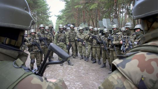 Jest praca w wojsku. Ale musisz wyjechać (oferty)