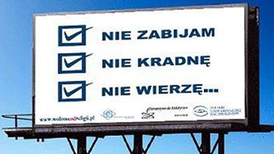 Jest protest przeciwko billboardom ateistycznym w Lublinie
