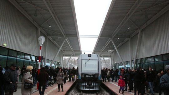 Jest rozkład pociągów na lotnisko. Bilet za 4,70 zł