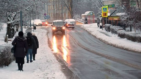 Jest ślisko! Ostrzeżenie pogodowe dla 13 powiatów 