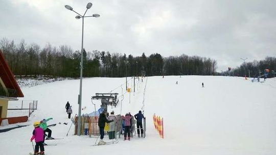 Jest śnieg, stoki czynne, można zjeżdżać. Tak było dziś w Rąblowie [zdjęcia]