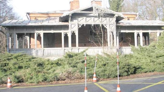 Jest zabytek, nie ma pomysłu. Składnica popada w ruinę