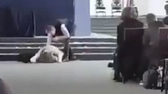  „Jesteś moim kundlem” i „zamknij ryj szmato”. To rekolekcje w kościele