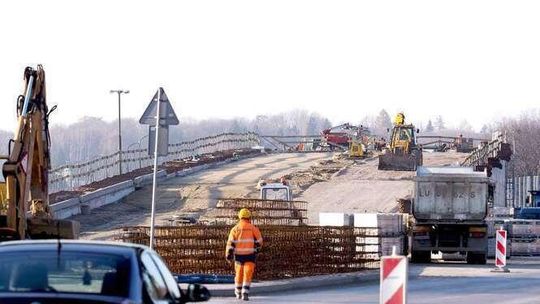 Jeszcze poczekamy na nowy wiadukt na skrzyżowaniu al. Solidarności z ul. Ducha