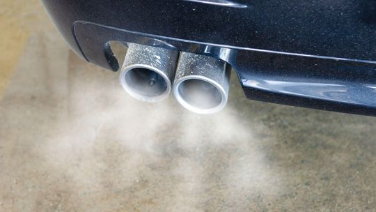 Jeżdżą i trują. Policja zasadza się na nich z dymomierzem