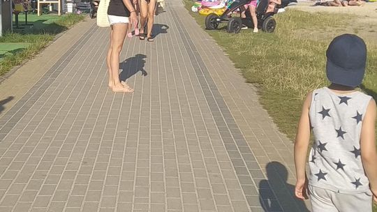 Jezioro Białe: Czterokołowiec wjechał w 4-latkę. Kto zawinił? 