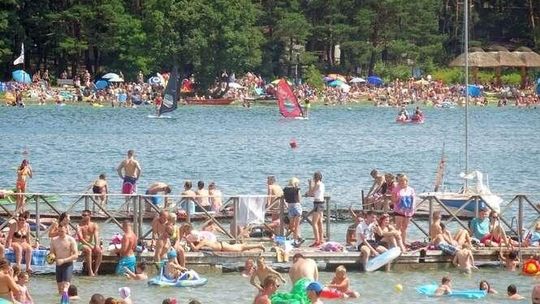 Jezioro Białe: Rower wodny zaczął tonąć, były na nim 3 osoby