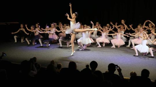 \"Jezioro Łabędzie\" w Świdniku. Balet w wykonaniu najmłodszych (zdjęcia)