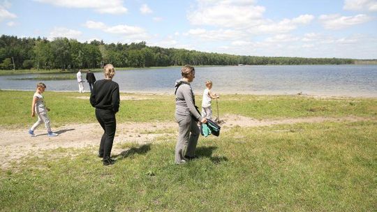 Jezioro Piaseczno kusi piaskiem