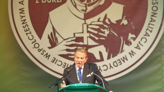 Joaquin Navarro-Valls w Lublinie: Pacjent nie jest rzeczą
