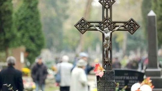 Józefów: Zabrakło miejsca na cmentarzu