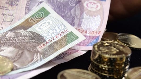 Józefów: Znaleźli pieniądze nad zalewem i odnieśli policji