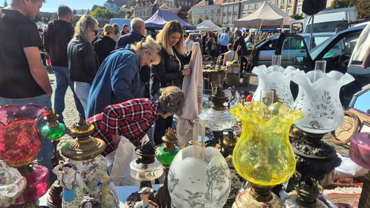 Już jesiennie, ale pięknie. Wrześniowa giełda staroci w Lublinie