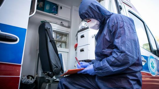 Już oficjalnie. Trzy ogniska indyjskiej mutacji koronawirusa w Polsce