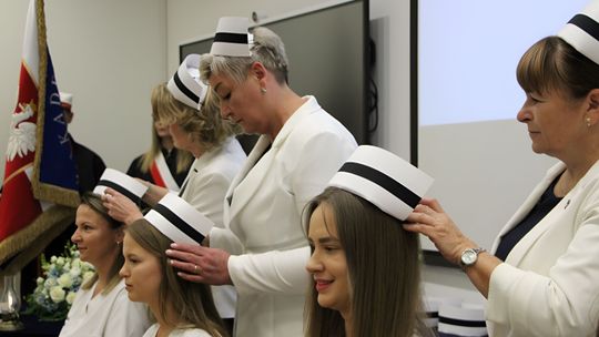 Już po licencjacie. Kolejne czepkowanie w AZ i pierwsze umowy o pracę