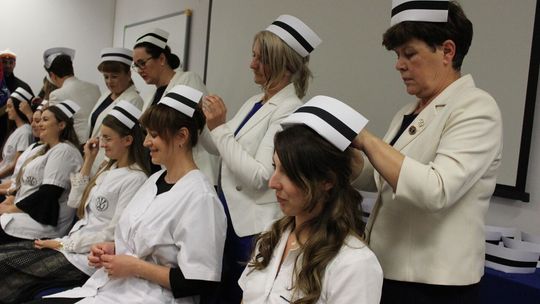 Już po studiach. Czepki włóż. Są nowe pielęgniarki i pielęgniarze