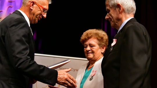 Już pół wieku po ślubie. I wciąż są razem