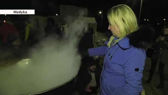 Już ponad 213 tys. uchodźców dotarło do Polski. "Pomoc jest potrzebna"