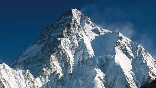 K2 zdobyte zimą. Wyprawa Nepalczyków przechodzi do historii