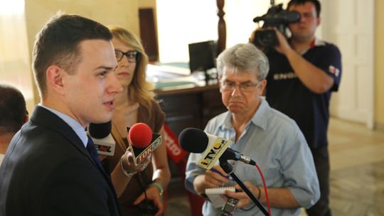 Kabaciński: \"Poseł Łopata zachowuje się jak dziecko\". Nie 70 mln, a 36 do zwrotu