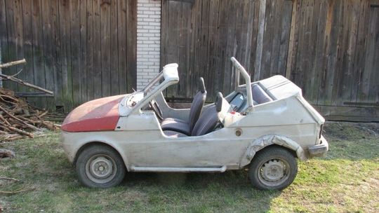 Kabrioletem z \"malucha\" spowodowali wypadek. Ranny jest 14-latek 