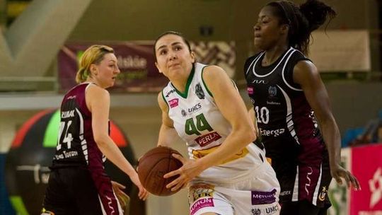 Kadra gra, Pszczółka trenuje