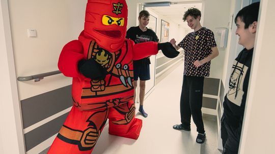 Kai w szpitalu w Lublinie. Nie choruje tylko przybija piątki