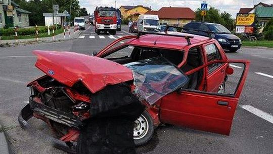 Kąkolewnica: 74-latek wymusił pierwszeństwo. 2 osoby w szpitalu