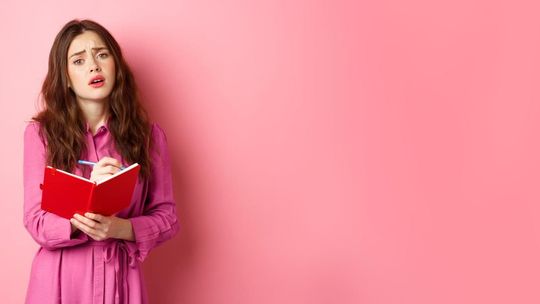 Kalendarz książkowy czy planer tygodniowy? Wybór, który zmienia organizację dnia