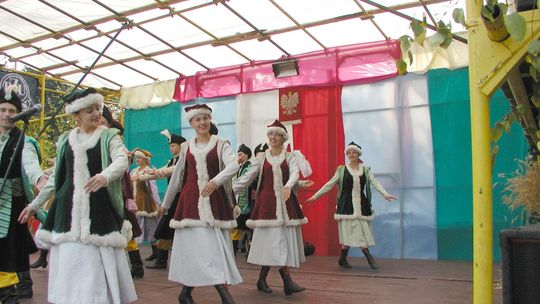 \"Kalinka” oczarowuje i zachwyca, ale potrzebne  są  jej instrumenty i stroje