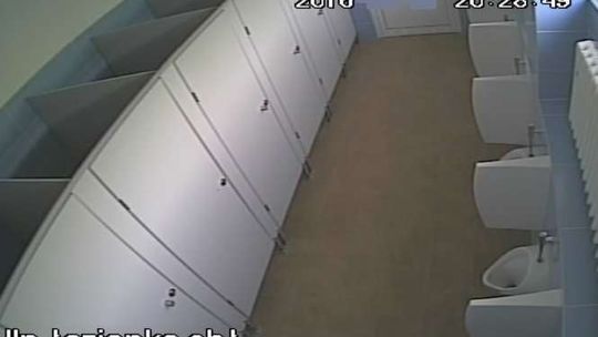 Kamera nagrywała pisuary w szkole. Wszyscy pracownicy obsługi mieli dostęp do nagrań