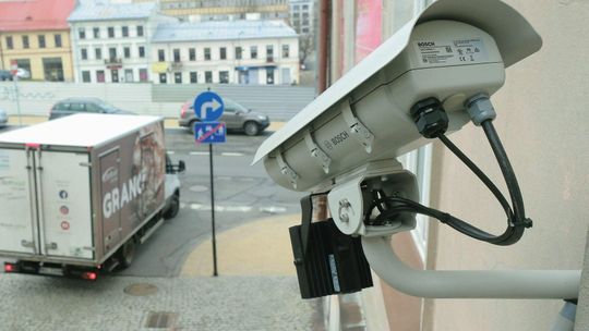 Kamery na Starym Mieście działają. W miesiąc 403 mandaty