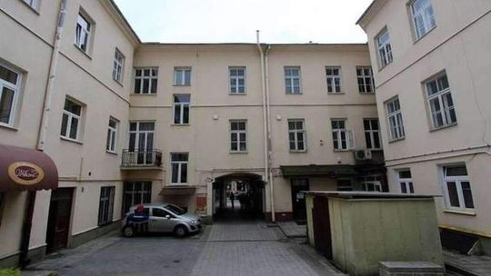 Kamienica przy Krakowskim Przedmieściu kolejny raz na sprzedaż