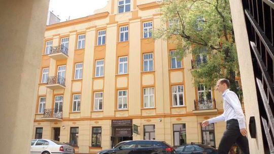 Kamienica w centrum Lublina bez szpetnych szyldów. Będą nowe, bardziej estetyczne