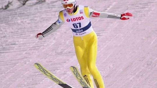 Kamil Stoch wygrał w Wiśle i i wskoczył na czoło klasyfikacji generalnej PŚ (wideo)