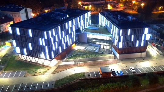 Kampus zachodni po zachodzie słońca. Efektowna nowa siedziba jednego z wydziałów UMCS