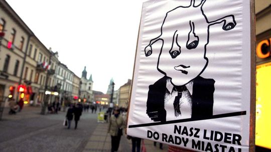 Kandydaci na latarniach nie zawisną, oszpecą za to przystanki
