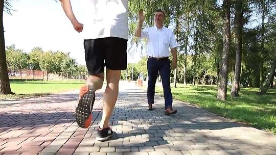 Kandydat na burmistrza w spocie wyborczym. "Filmik adekwatny do kandydata"