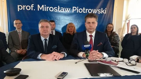 Kandydat na prezydenta zaczyna zbierać głosy. Czy pomoże mu ojciec Rydzyk? 